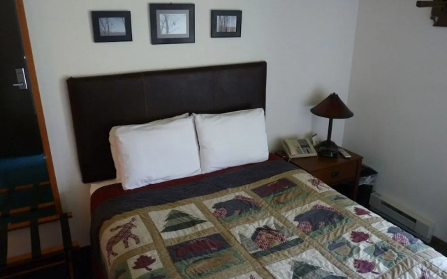 Riverbank Lodge