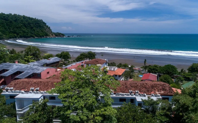 Great 3rd Floor Condo in Seaside Community