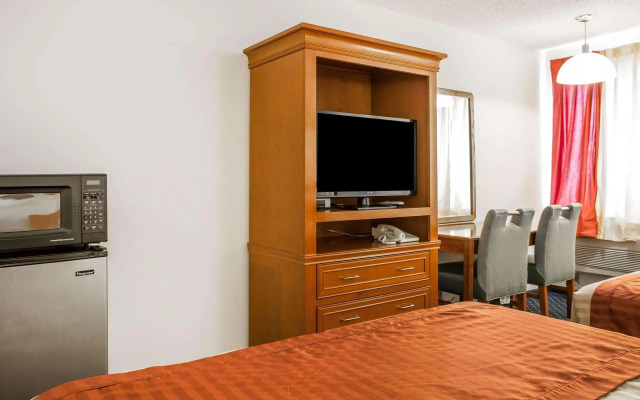 Econo Lodge Seatac Airport North Seattle Hotel