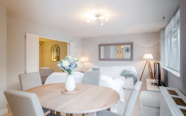 Putney Court - 1 Bed Apartment by BaseToGo