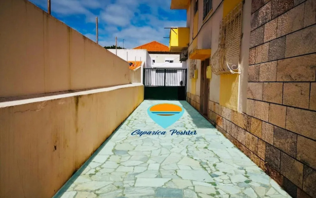 "room in Guest Room - Luxury Stay For 4 - Caparica Posthel"