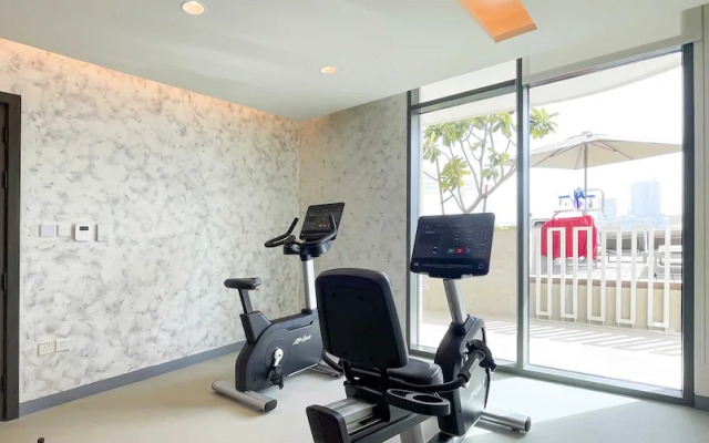 LUX The Marina Vista Beachfront Suite 2