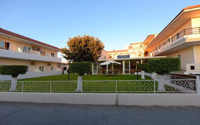 Anixis Hotel