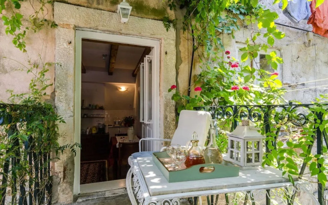 Apartment Taura - Studio Apartment With Balcony and Old City View