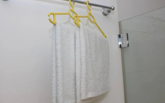 A2J Luxury 1BR BGC Balcony Suite Near BurgosCircle