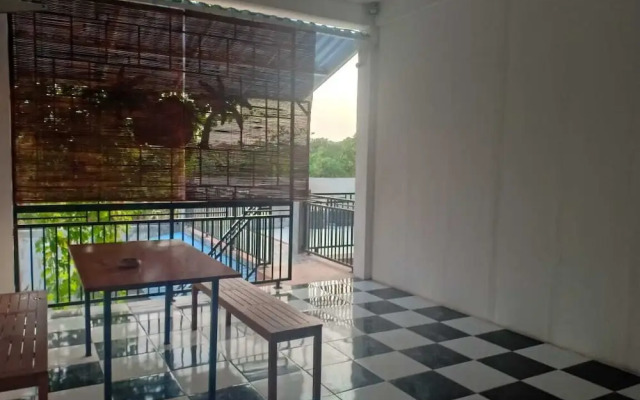 Coconut Hotel - Hostel