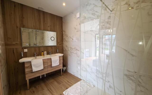 La Suite De La Route Des Chateaux