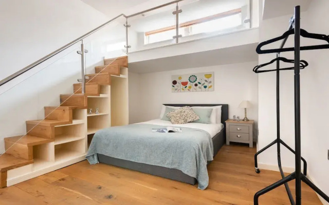 Platinum Apartment in Camden 9946