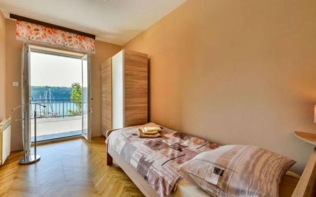 Jelena - INH 32595