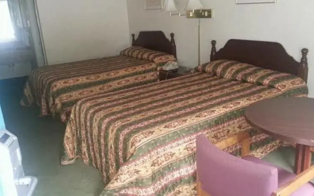 Americas Best Inn & Suites Commerce