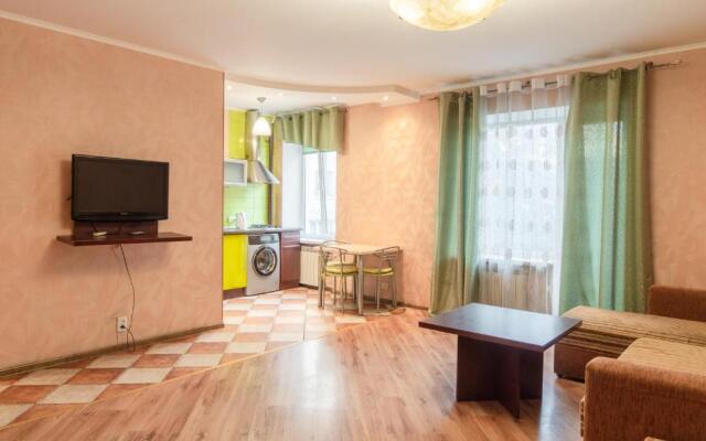 Apartment Triokhsviatytelskaya Street 3