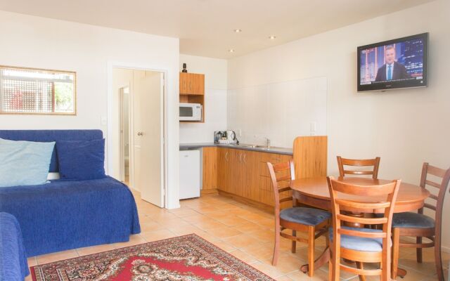 The Commodores Lodge