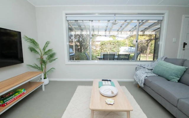 Sweet Caroline Sunny & Spacious Sleeps 6