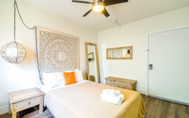 Treehouse Studio Hotel