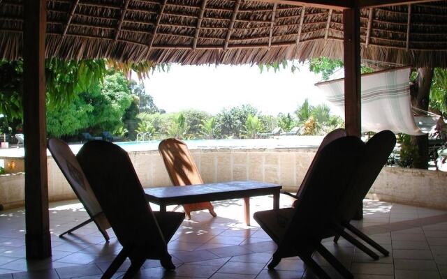 Sunny Hotel Majunga