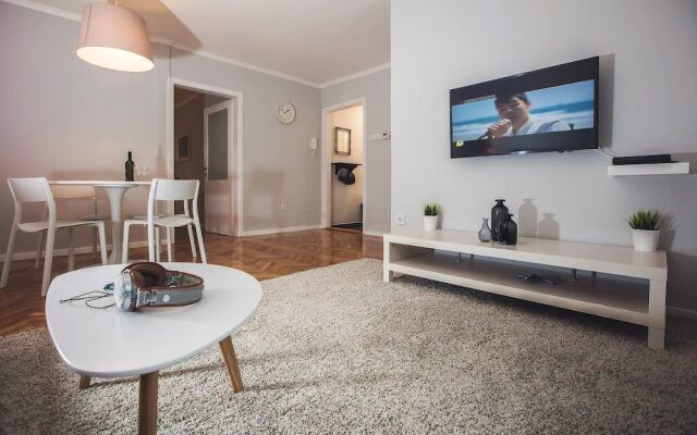 Green Avenue Apartment
