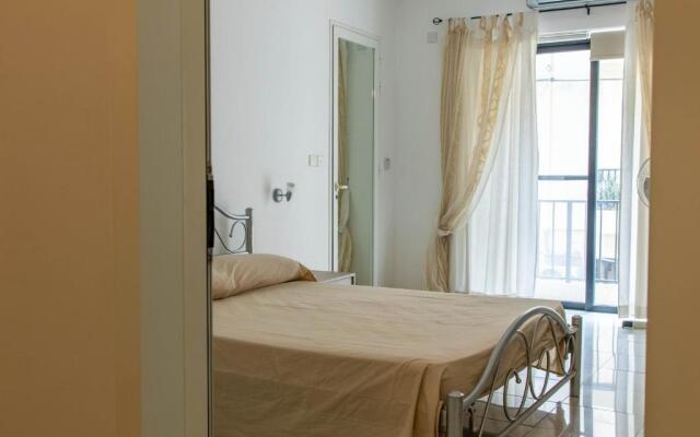 Spacious 3-bedroom apartment 30 seconds from sea