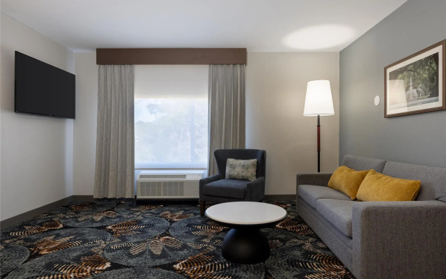 DoubleTree by Hilton Hotel Savannah Airport