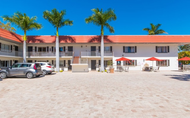 Hibiscus Suites - Gateway to Siesta Key