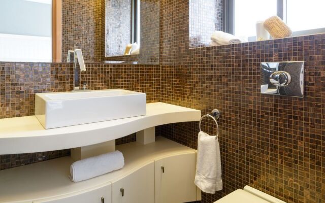 Sea View 5th floor 1 min walk to beach