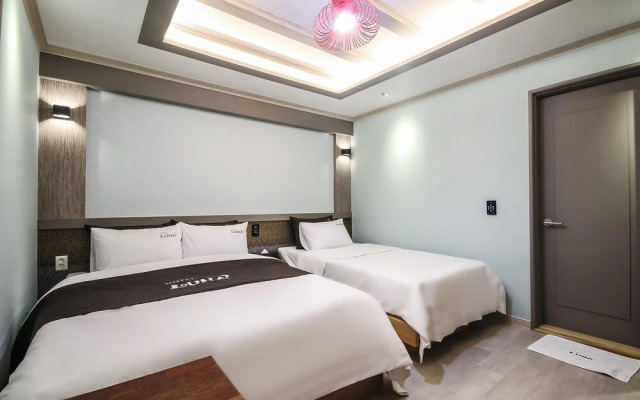 Yeosu Luna Hotel