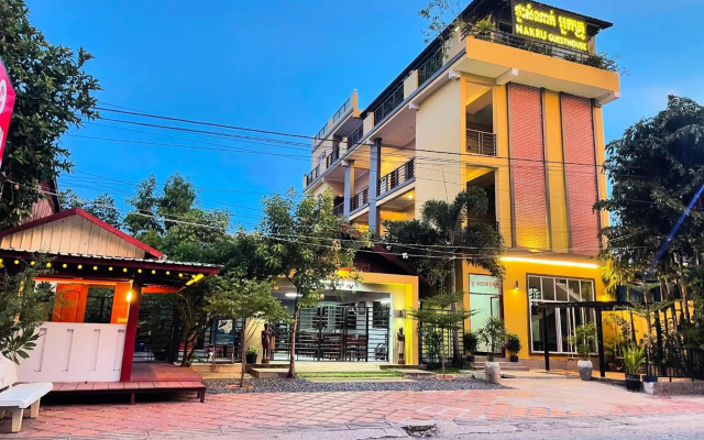 Neakru Guesthouse and Restaurant