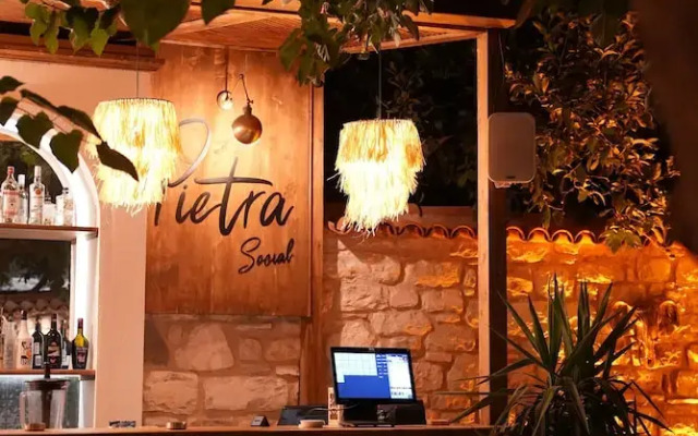 Pietra Social House