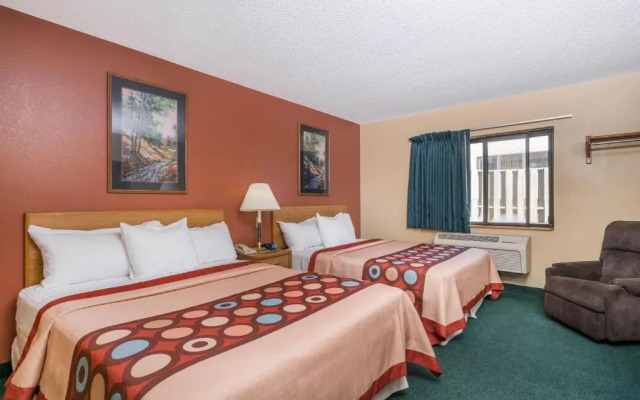 Super 8 Baxter/Brainerd Area