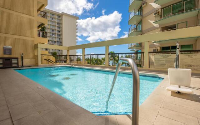Spacious Waikiki Beach 2BR-Ocean View-Free Parking