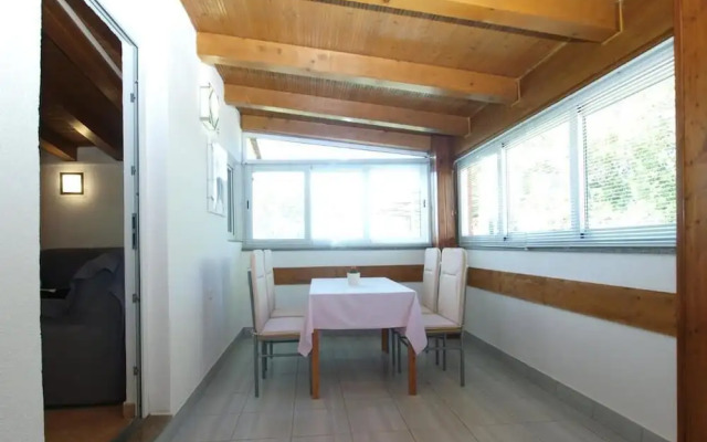 Cozy Apartment With Spacious Garden