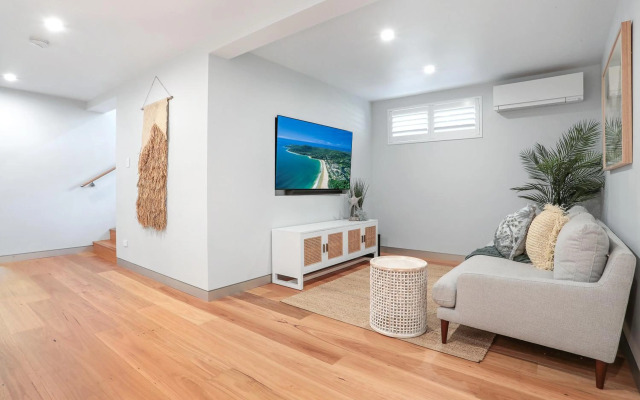 Luxe Coastal Abode, Marcus Beach