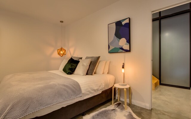 White Room Apartments
