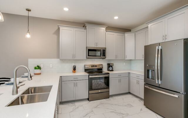 Stunning Villa w/ No Rear Neighbors! Near Disney