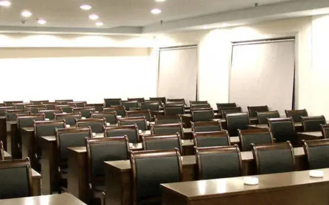 Changcheng Business Hotel