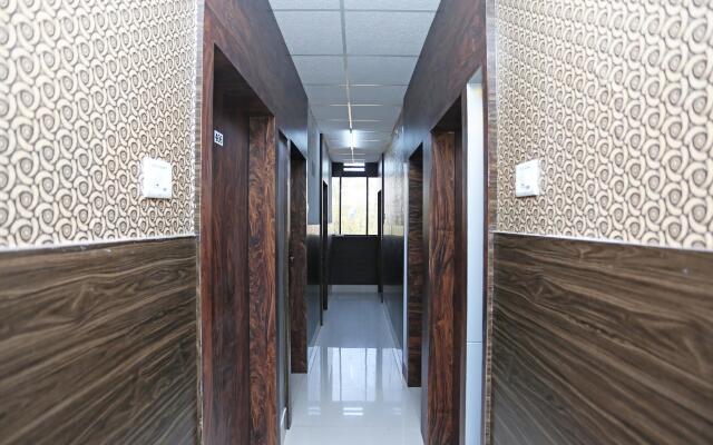 OYO 28174 Hotel Sai Krupa