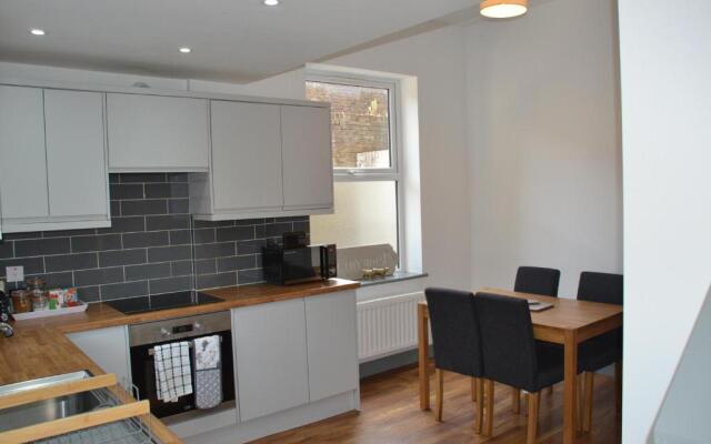 The Moo House - 2 Bedrooms Apartment - Stayseekers