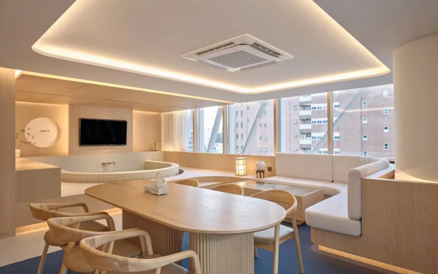 UH Suite The Gangnam