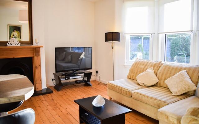 Spacious 3 Bedroom Apartment in Edinburgh