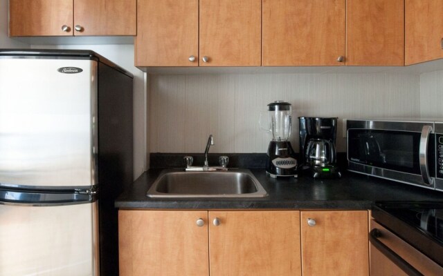 Comfortable Downtown Studio Apartment by Namastay
