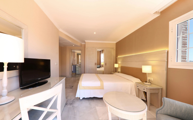 Отель Iberostar Waves Málaga Playa