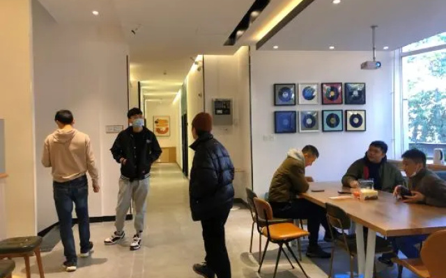Dengba chain Inn (Beijing Guozhan Liufang subway station store) – People – Beijing