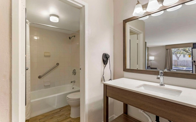 Quality Inn & Suites St Augustine Beach Area