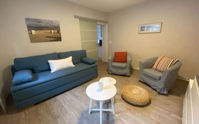 2 Rena Modern Retreat