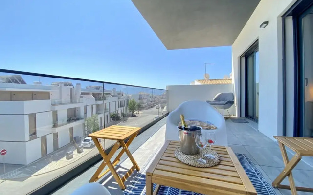 Tavira Grand Balcony With Pool by Homing