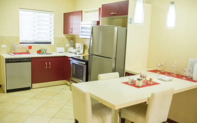 Gold Coast Luxurious and Stylish Condo