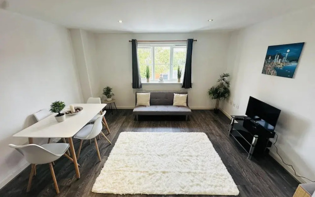 Two Bedroom Chic Apart,heathrow With Wifi & Sky tv