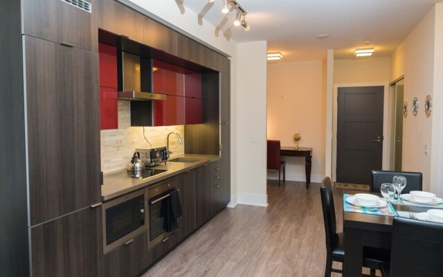 Sarkar Suites - CN Tower Rogers Centre