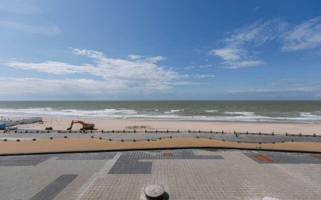 Bright Seaview Apartment in Oostende