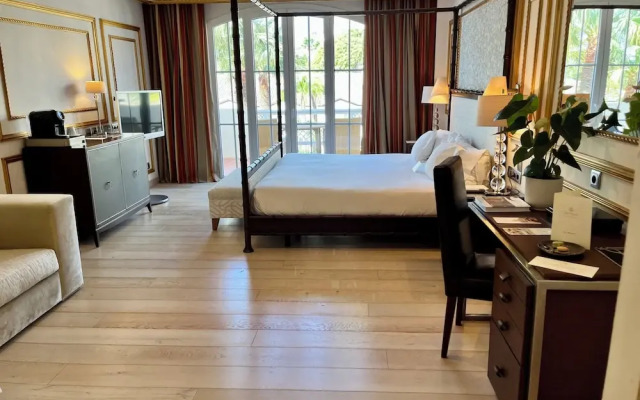 Las Dunas Suites & Apartments