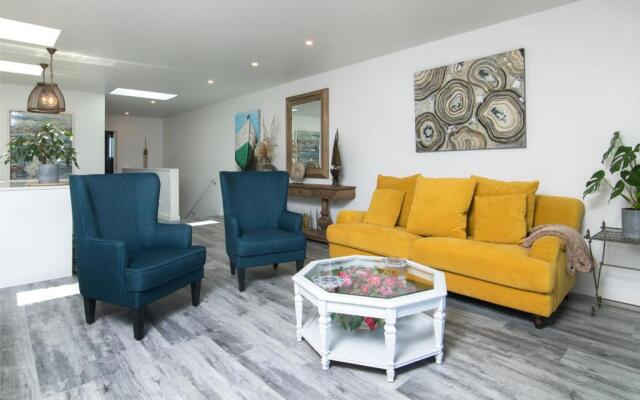 Boathouse Apartments